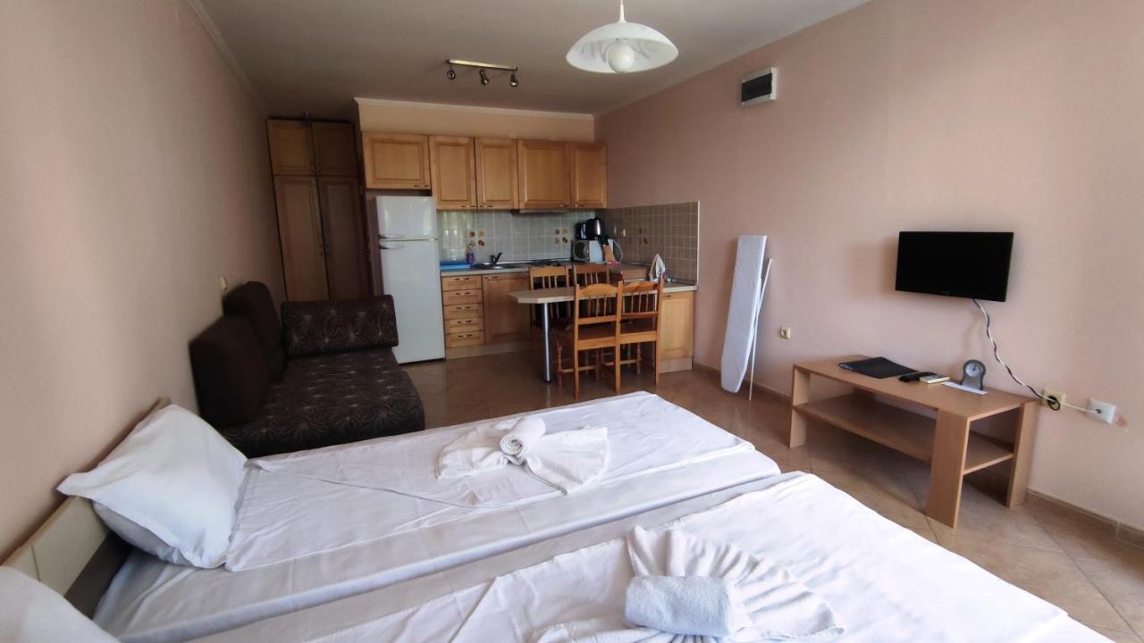 Marina Delfin Apartments - Top Location & Pet Friendly Sveti Vlas Eksteriør billede