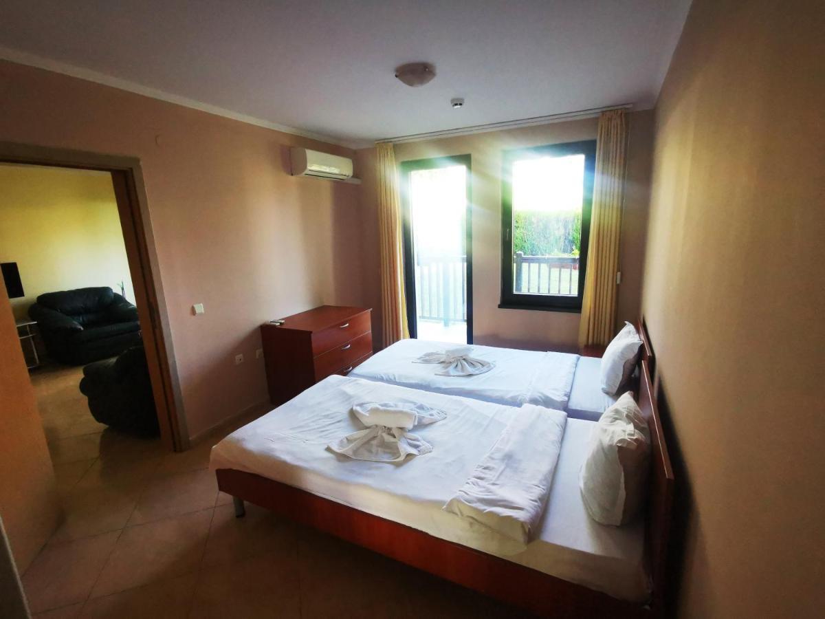 Marina Delfin Apartments - Top Location & Pet Friendly Sveti Vlas Eksteriør billede