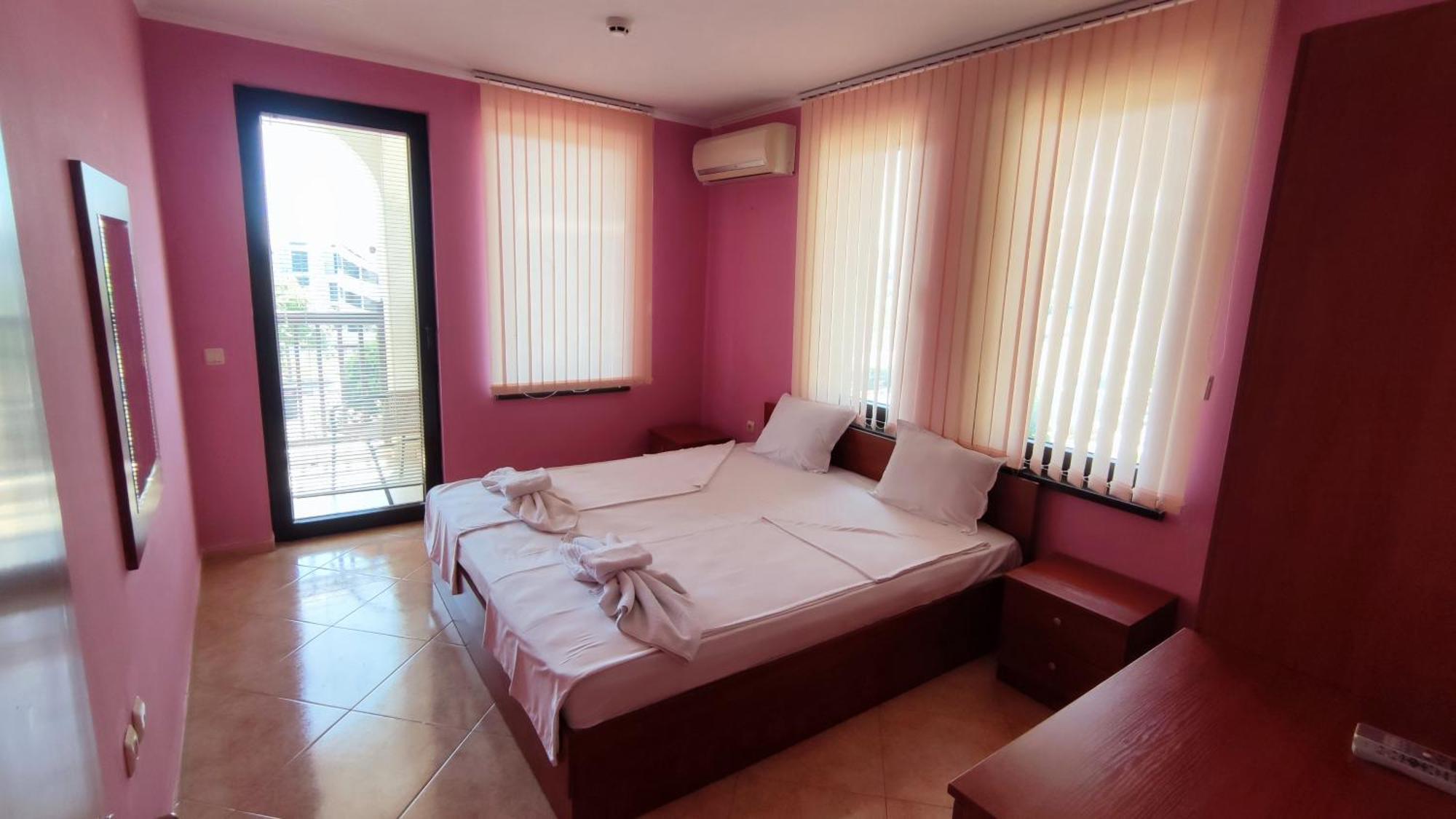 Marina Delfin Apartments - Top Location & Pet Friendly Sveti Vlas Eksteriør billede