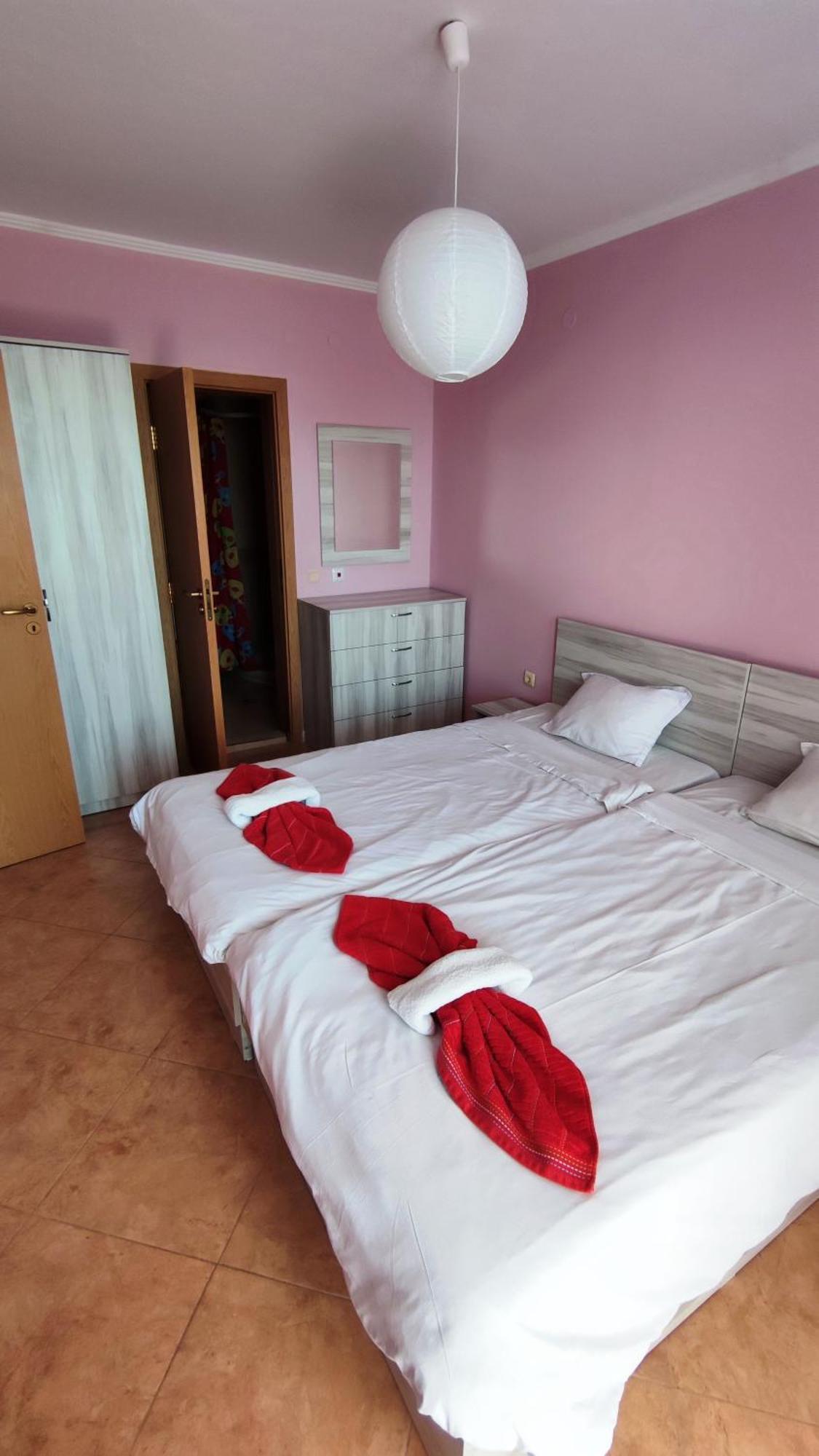 Marina Delfin Apartments - Top Location & Pet Friendly Sveti Vlas Eksteriør billede