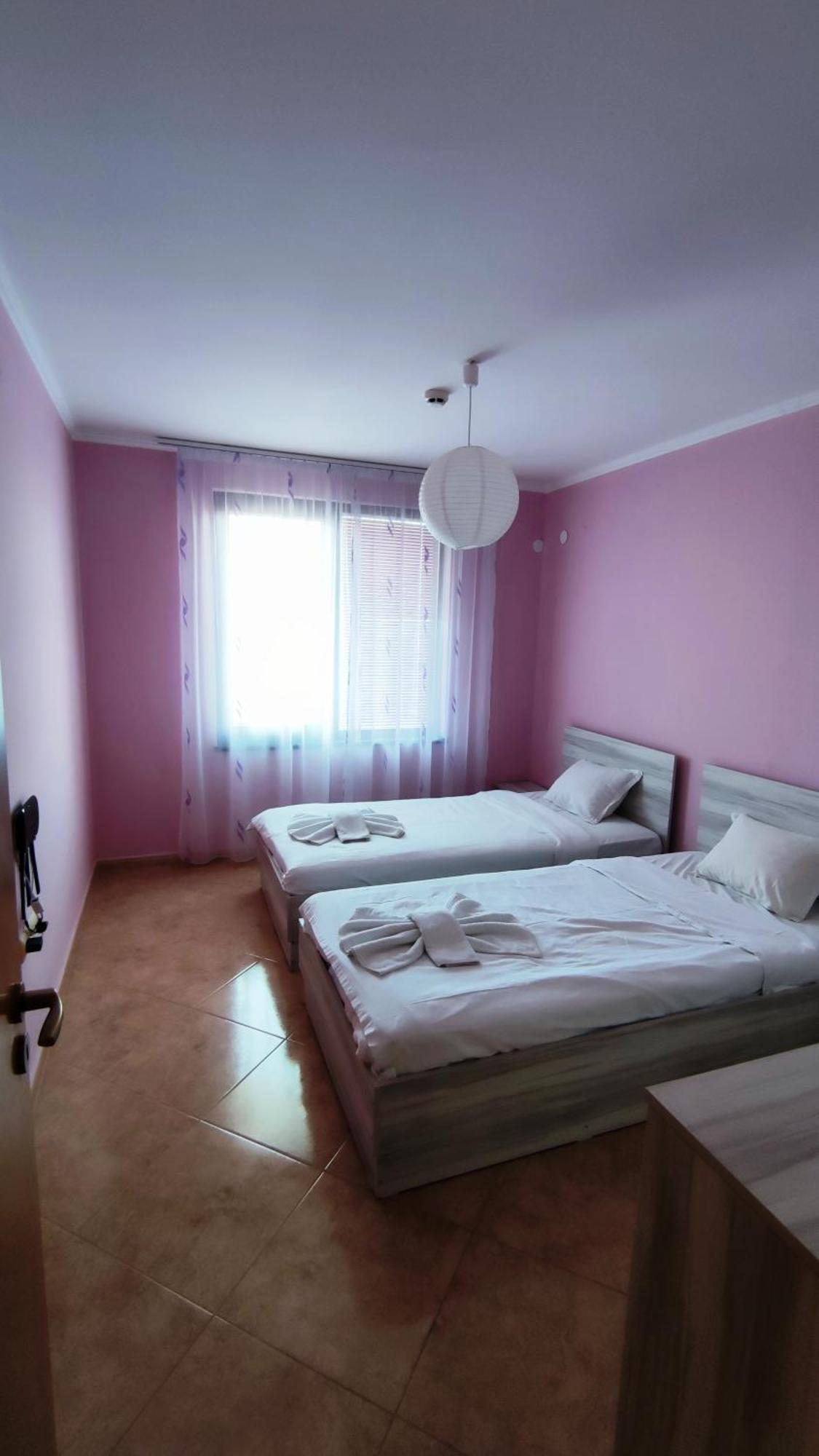 Marina Delfin Apartments - Top Location & Pet Friendly Sveti Vlas Eksteriør billede
