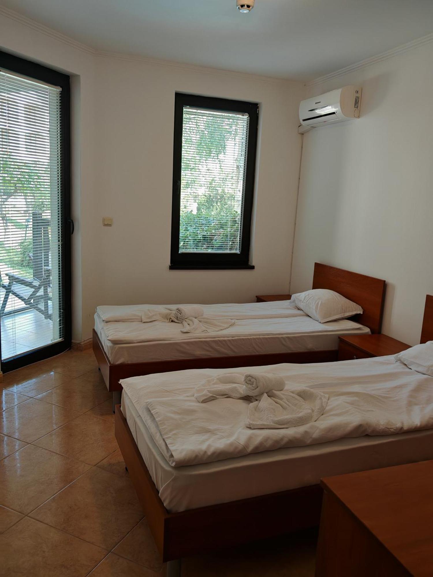 Marina Delfin Apartments - Top Location & Pet Friendly Sveti Vlas Eksteriør billede