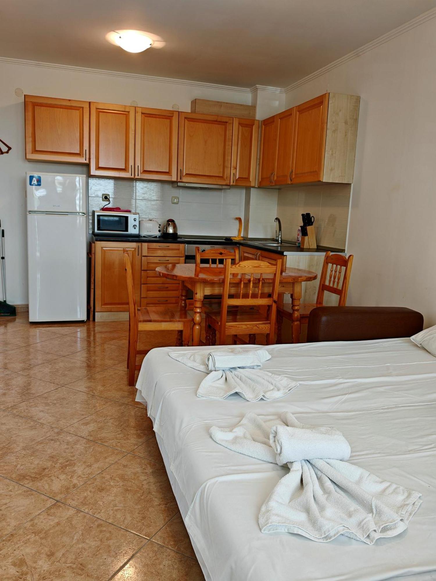 Marina Delfin Apartments - Top Location & Pet Friendly Sveti Vlas Eksteriør billede
