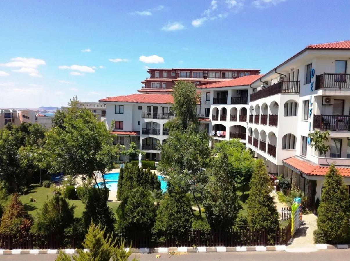 Marina Delfin Apartments - Top Location & Pet Friendly Sveti Vlas Eksteriør billede